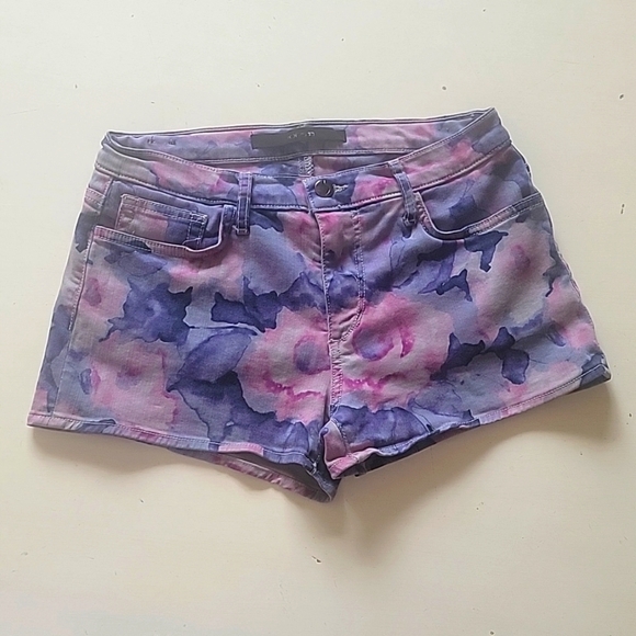 JOE'S JEANS SHORTS WITH TIE DYED FLORAL PATTERN‎ (sz 28) - Picture 1 of 4